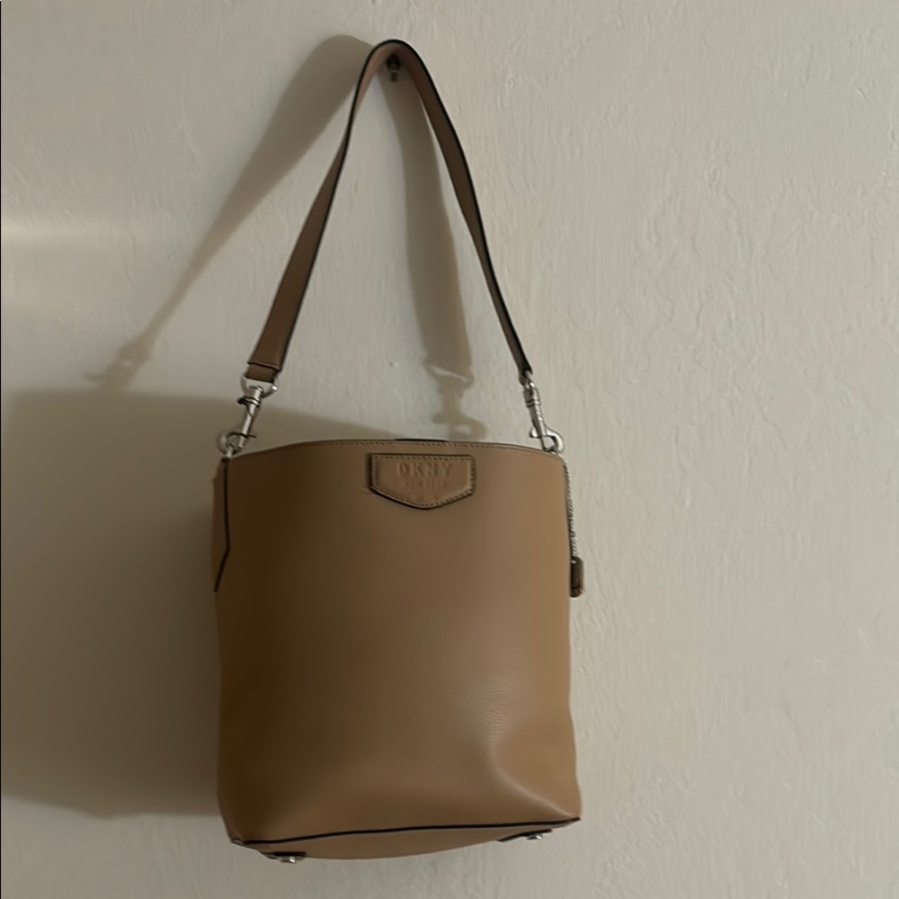 DKNY - Sullivan Leather Bucket,
